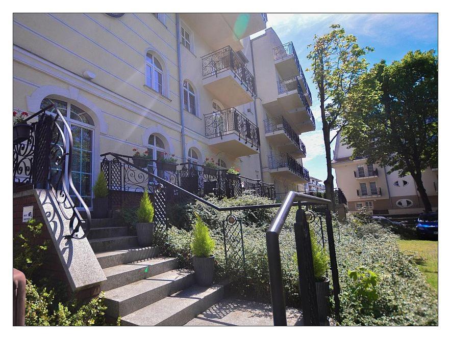 Uzdrowiskowa 7, *